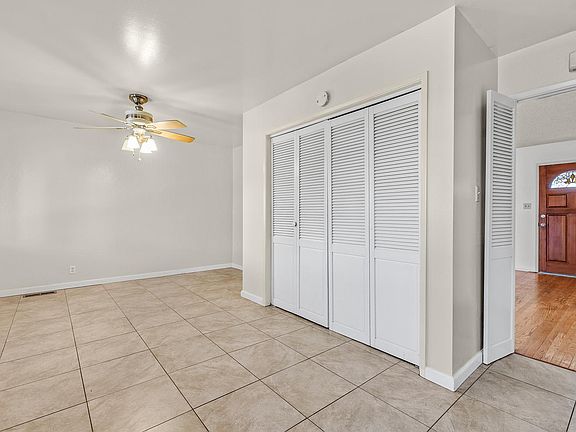 4th image of 814 Carmel Ct