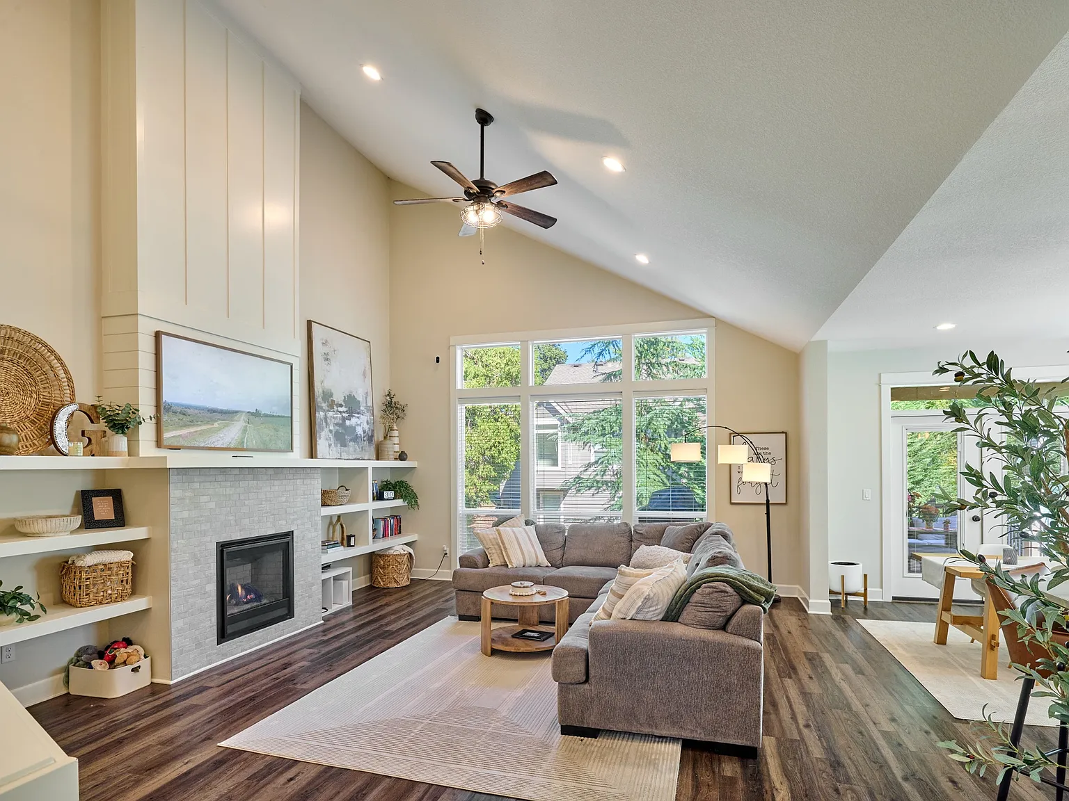 3 bed, 2.5 bath, 2120 sqft, $3,080 — Photo 4