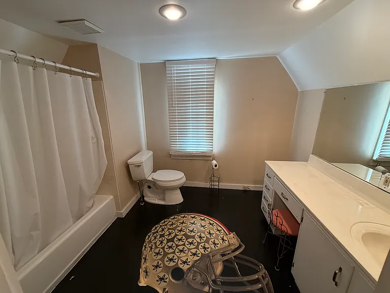 2629 E Broad St — Photo 16