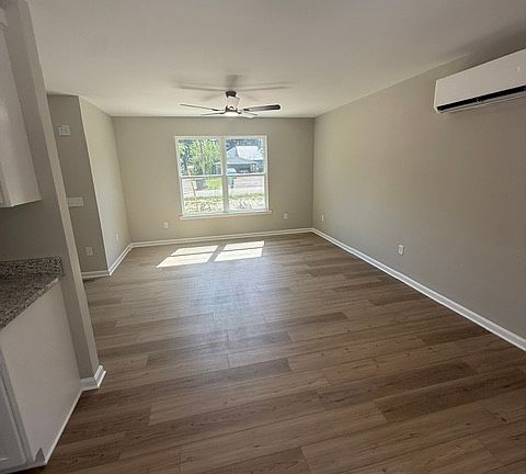 3rd image of 111 E Crutcher St