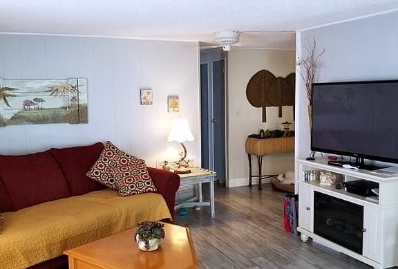 5th image of 1055 Manila Dr