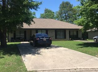 1038 Timberwood Ln, Picayune, MS 39466