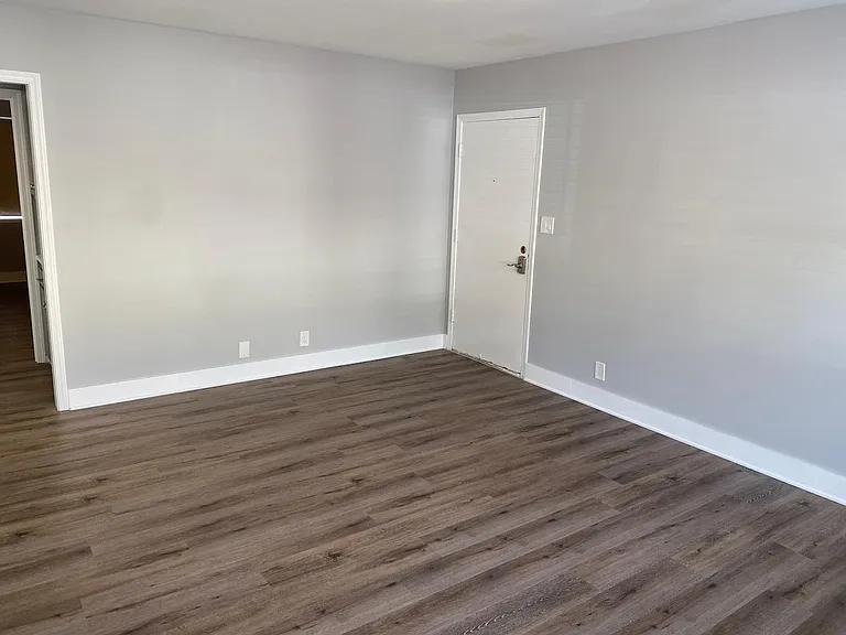 137 N Myrtle Ave #1 — Photo 4