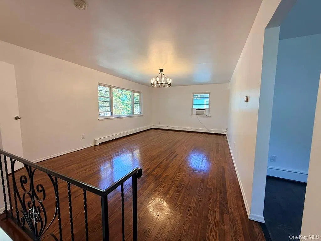 3 bed, 1.0 bath, 1109 sqft, $3,800 — Photo 4
