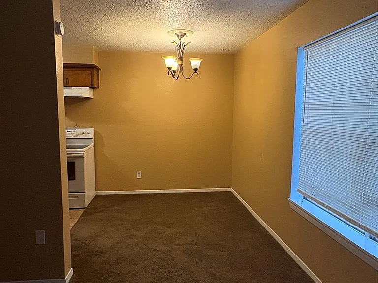 405 Oak St #201 — Photo 4
