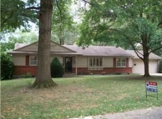 8024 Juniper Dr, Prairie Village, KS 66208