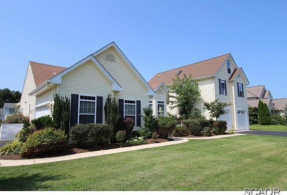 2nd image of 18 Chesterfield Dr