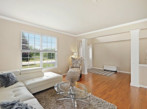 3rd image of 1487 Essex Dr