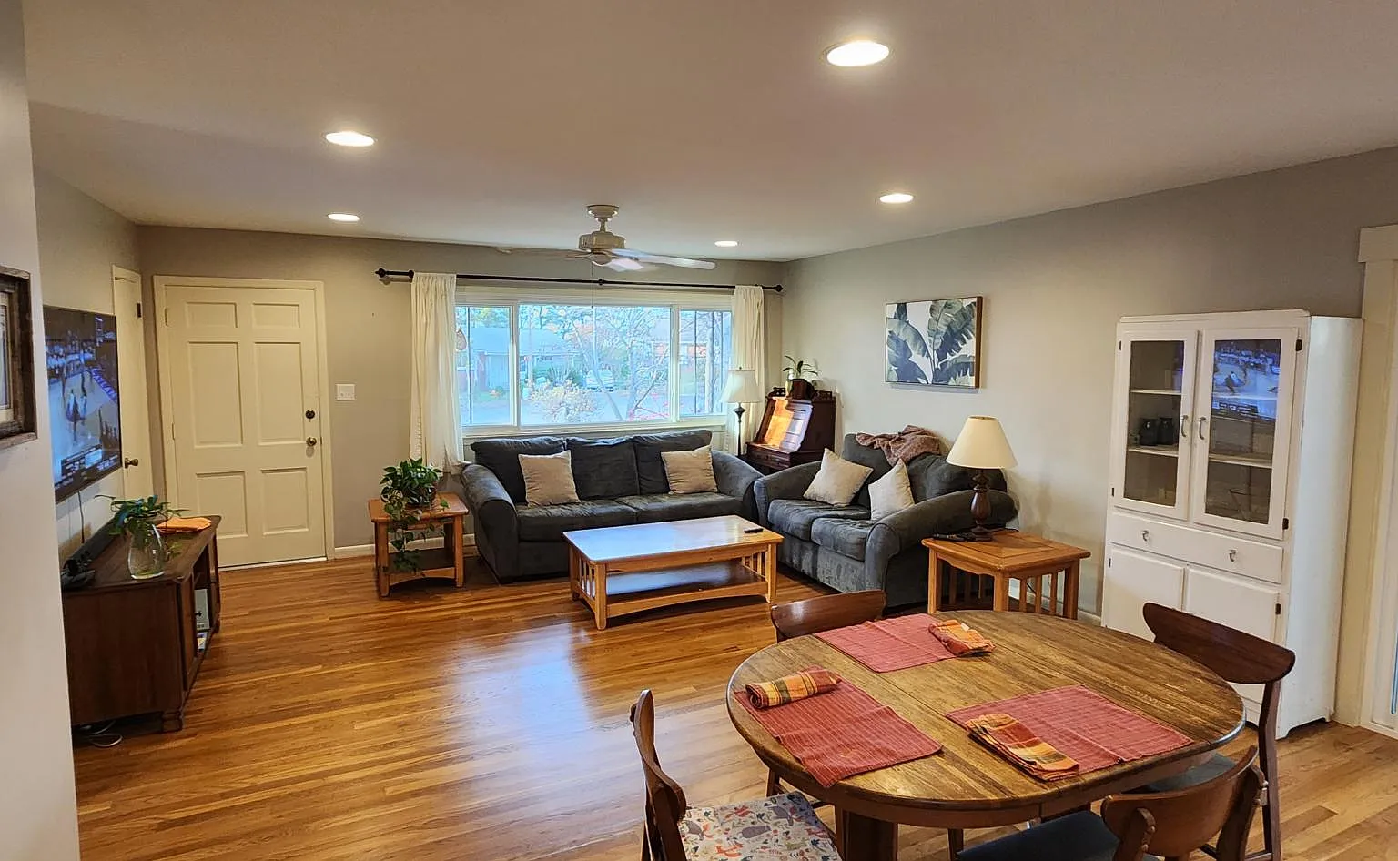 2 bed, 1.5 bath, 1200 sqft, $2,500 — Photo 1