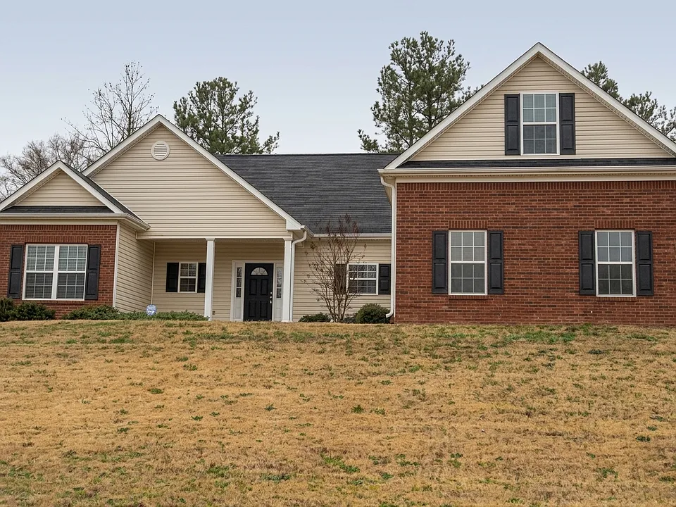 244 Stoneridge Dr NW