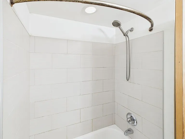 1322 W Broad St — Photo 38