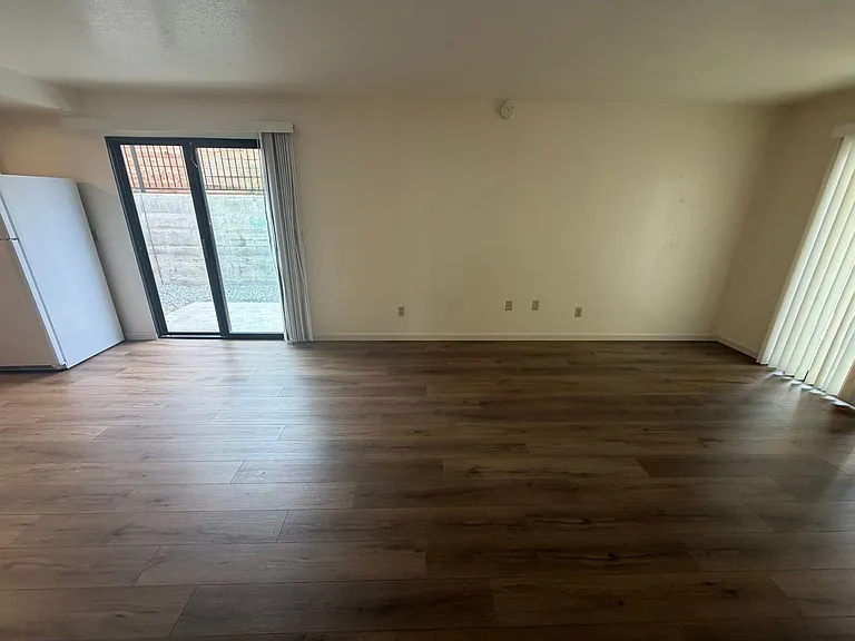 5296 Traffic Way — Photo 7