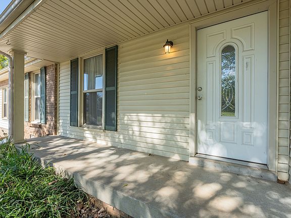 5th image of 302 Hillman Dr