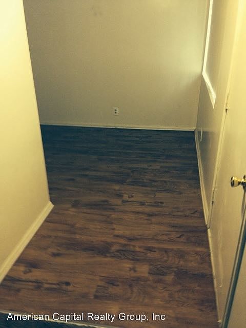 2nd image of 10515 Western Ave APT 3