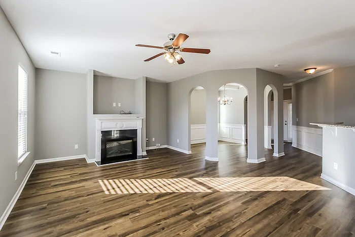 465 Lory Ln — Photo 2