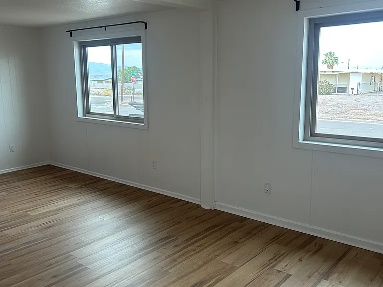 2049 De Soto Dr — Photo 4