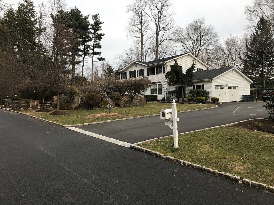 1st image of 23 Stonehedge Dr
