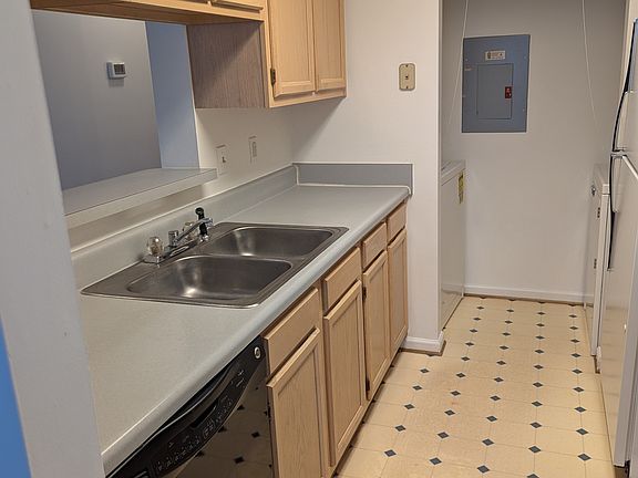 3rd image of 17A Tamarisk Quay #17A