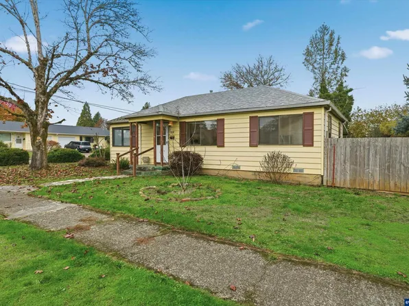 788 SW Cherry St, Dallas, OR 97338