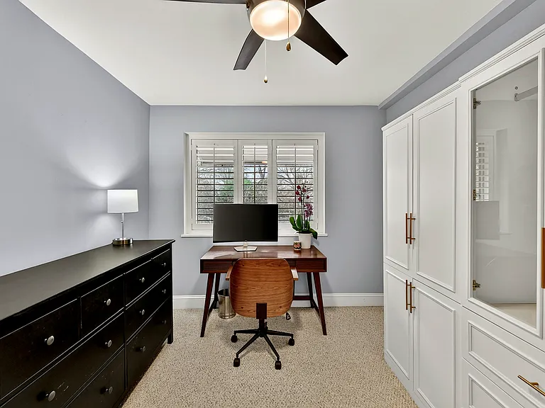 217 N Dotger Ave #D10 — Photo 15