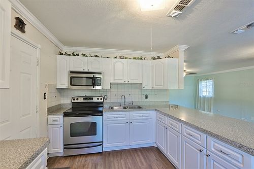 3rd image of 7521 N Clark Ave