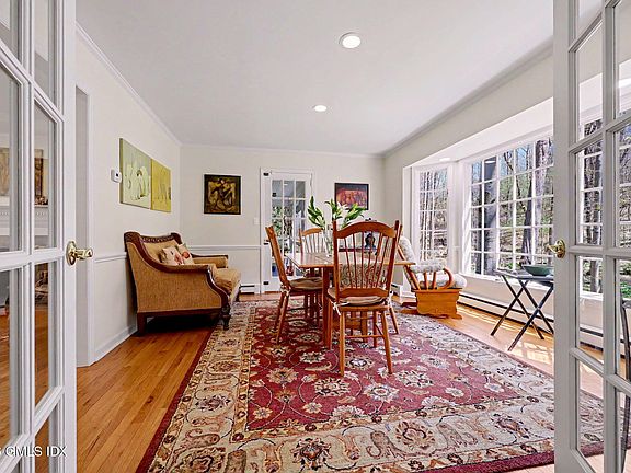 4th image of 46 Stag Ln