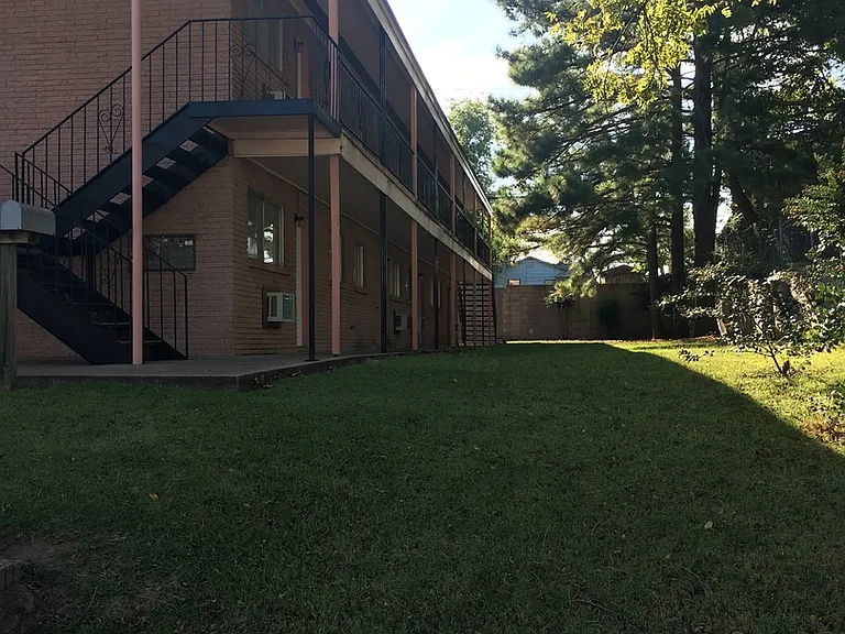 500 N Garfield Ave — Photo 3