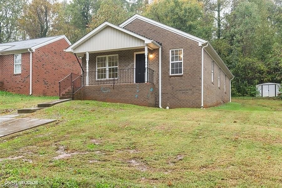 1st image of 1013 Manor Dr