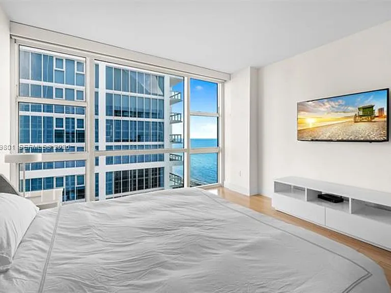 6801 Collins Avenue Cu #1409 — Photo 14