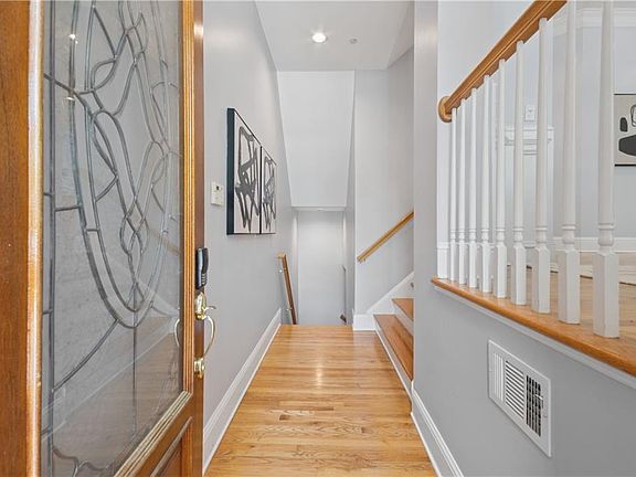 3rd image of 1048 Emory Parc Pl