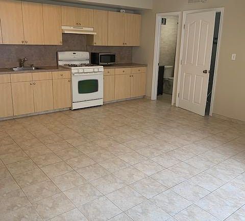 4th image of 11 Herrick Ave #2