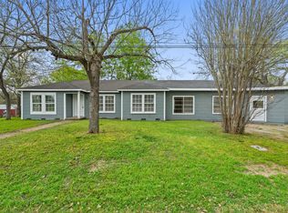 201 4th Ave, Smithville, TX 78957