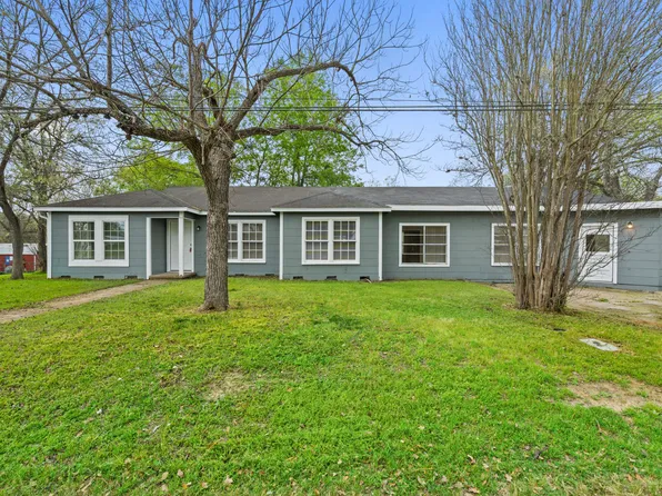 201 4th Ave, Smithville, TX 78957