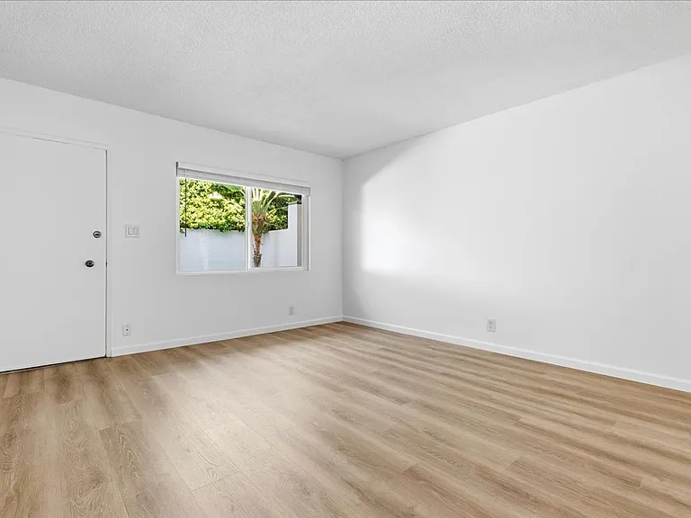 2080 S. Camino Real — Photo 9