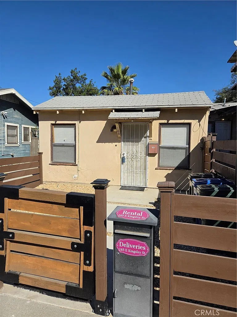 1 bed, 897 sqft, $2,300 — Photo 1
