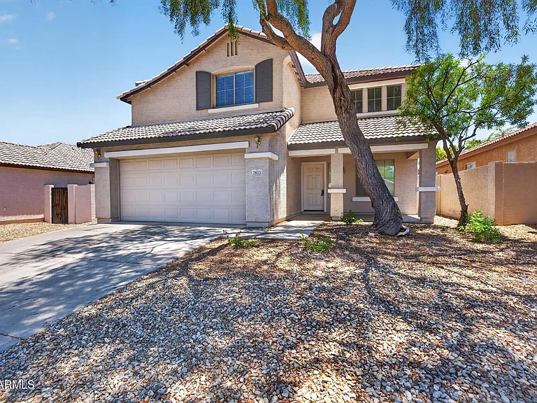 7823 S 48th Ln — Photo 2