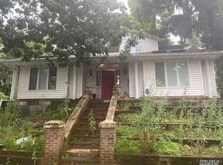 2 Windsor Rd, Great Neck, NY 11021