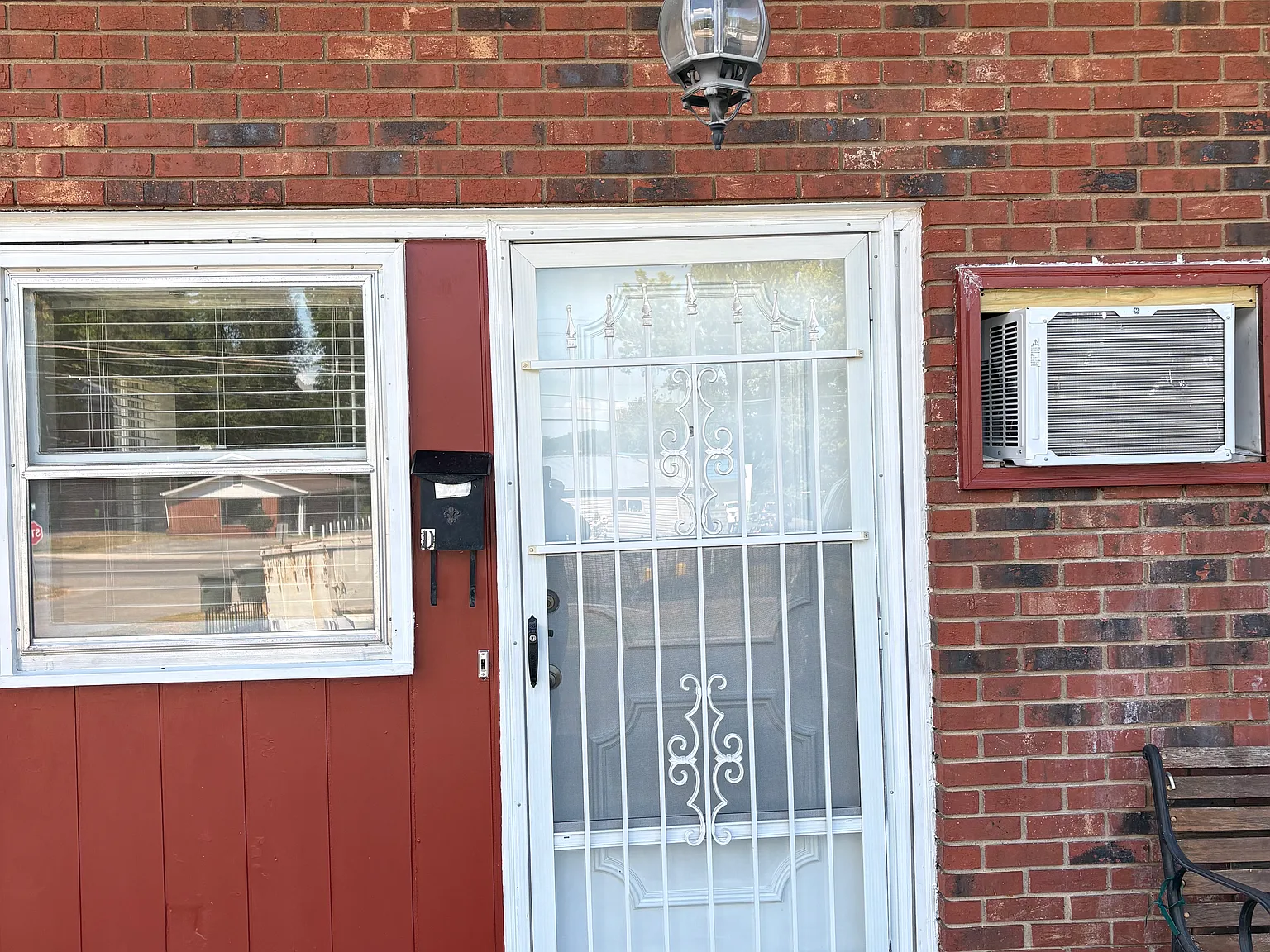 723 W H St — Photo 2