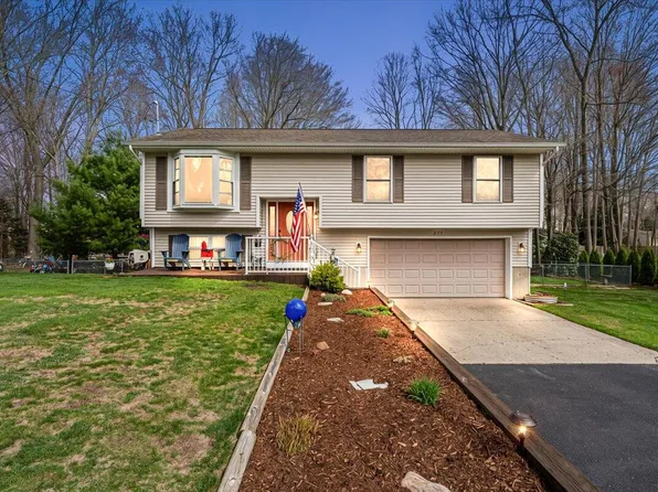 275 Bay Haven Dr, Holland, MI 49424