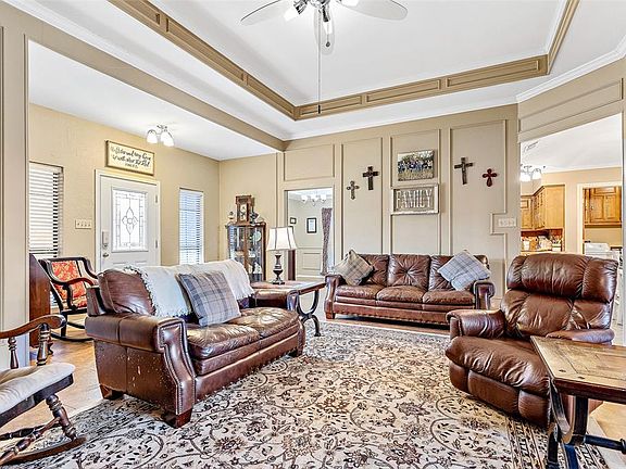 4th image of 815 Forest Edge Ln