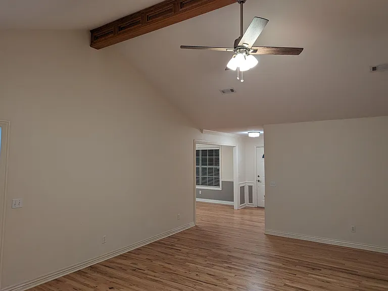 2030 N Hailey Dr — Photo 4