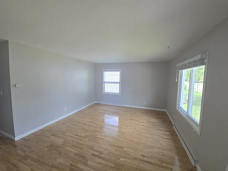 1443 E Pauline St — Photo 4
