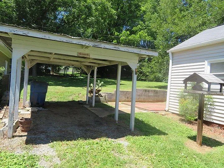 2 bed, 1.5 bath, 1000 sqft, $1,300 — Photo 2