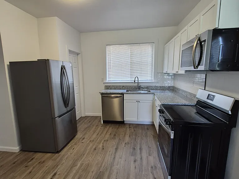 4286 Ebenezer Rd — Photo 11
