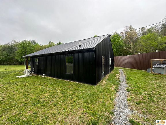 3rd image of 420 Biggs Rd