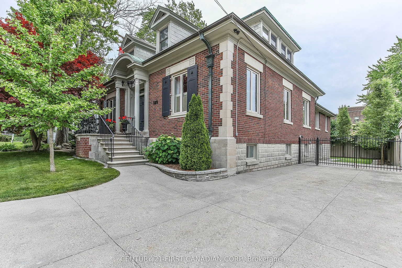 189 College Ave photo 1