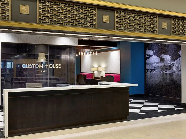 Custom House — Photo 44