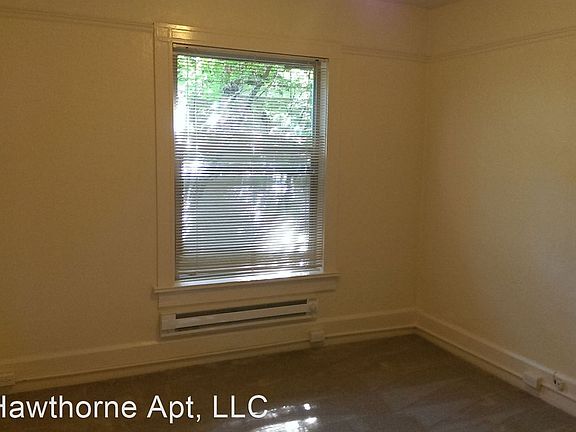 3rd image of 349 16th Ave E #9456999