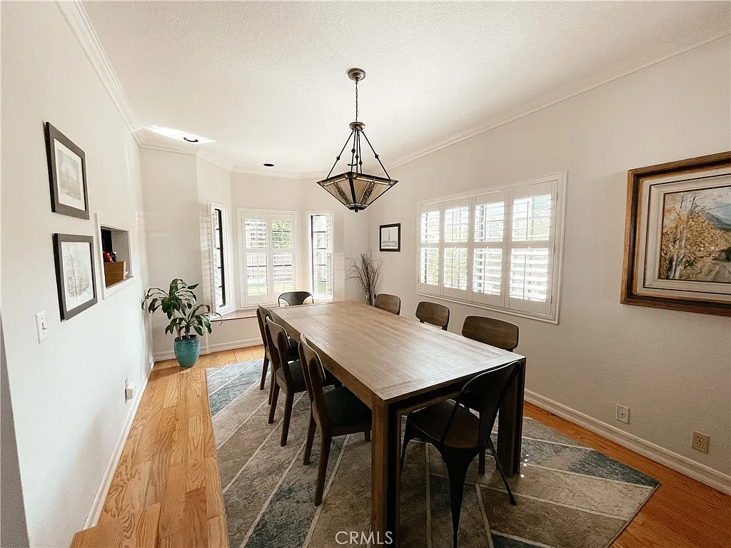 3 bed, 1981 sqft, $6,400 — Photo 3