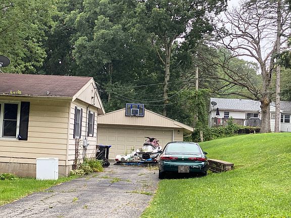 2nd image of 813 W Broadway St